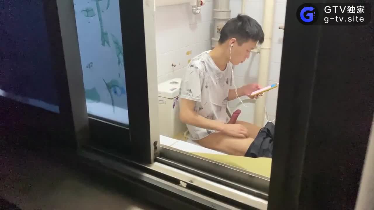 上菜了，你们喜欢的 #偷拍，宿舍 #厕所 的帅哥们鸡巴真是一个比一个大速游VPN跑满千兆只做最快