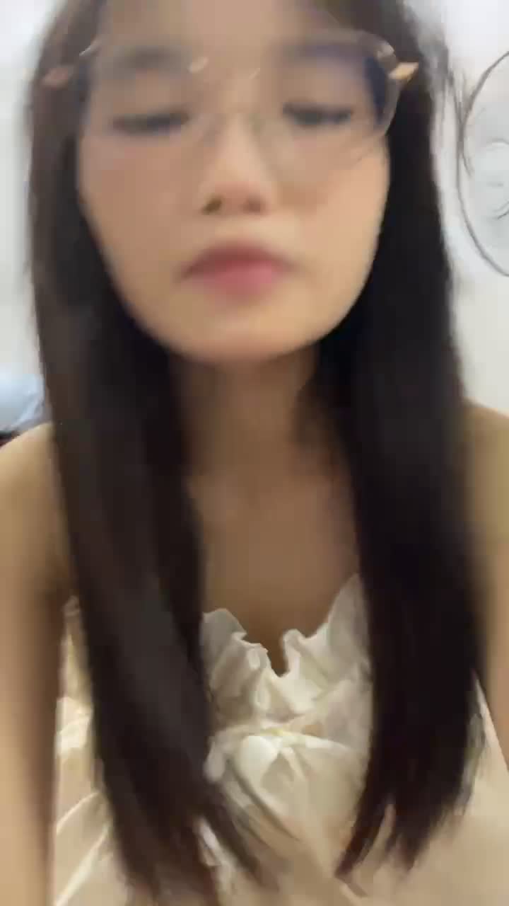 #第二集 #高中生 #萝莉 #学生 #反差 真是高中生下海黄播，超级嫩点此查看更多