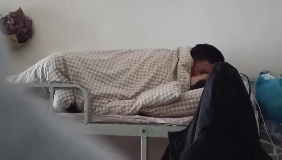 吃了有个女的跑去男生宿舍，跟人家啪啪啪点此查看更多