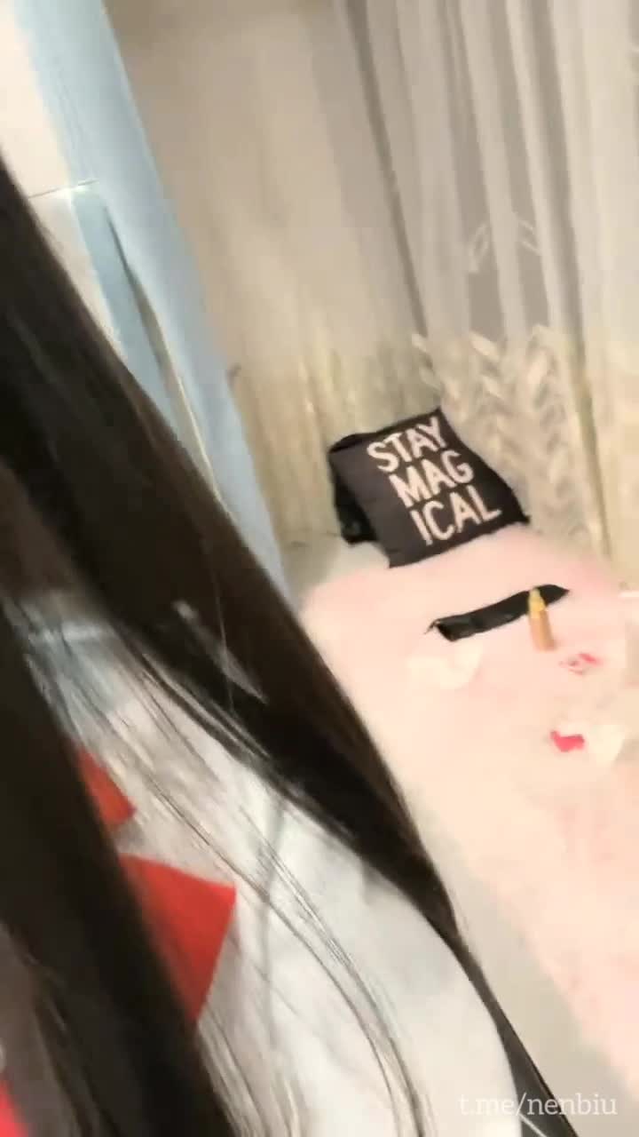 #嫩屄少女 #福利姬 #掰開屄插屄自慰点此查看更多
