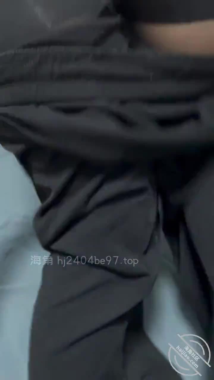 #妈妈的丰乳肥臀 #丝袜 #口交骚妈在工装里穿着吊带黑丝真是越来越骚了！迫不及待要吃儿子的鸡巴干妈妈的骚穴！