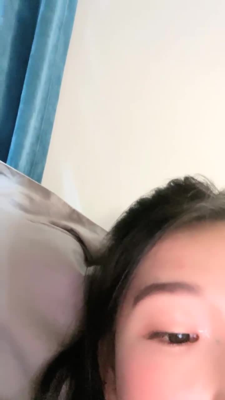 #大二学妹 G奶校花~尺度升级~宿舍尿尿~自慰点此查看更多