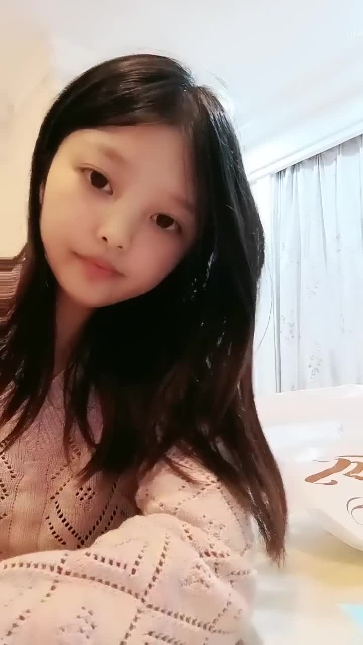 18岁学生妹下海啪啪大秀！【娜娜】，酒店跟男友啪啪，清纯指数满分，少女青春期的肉体点此查看更多