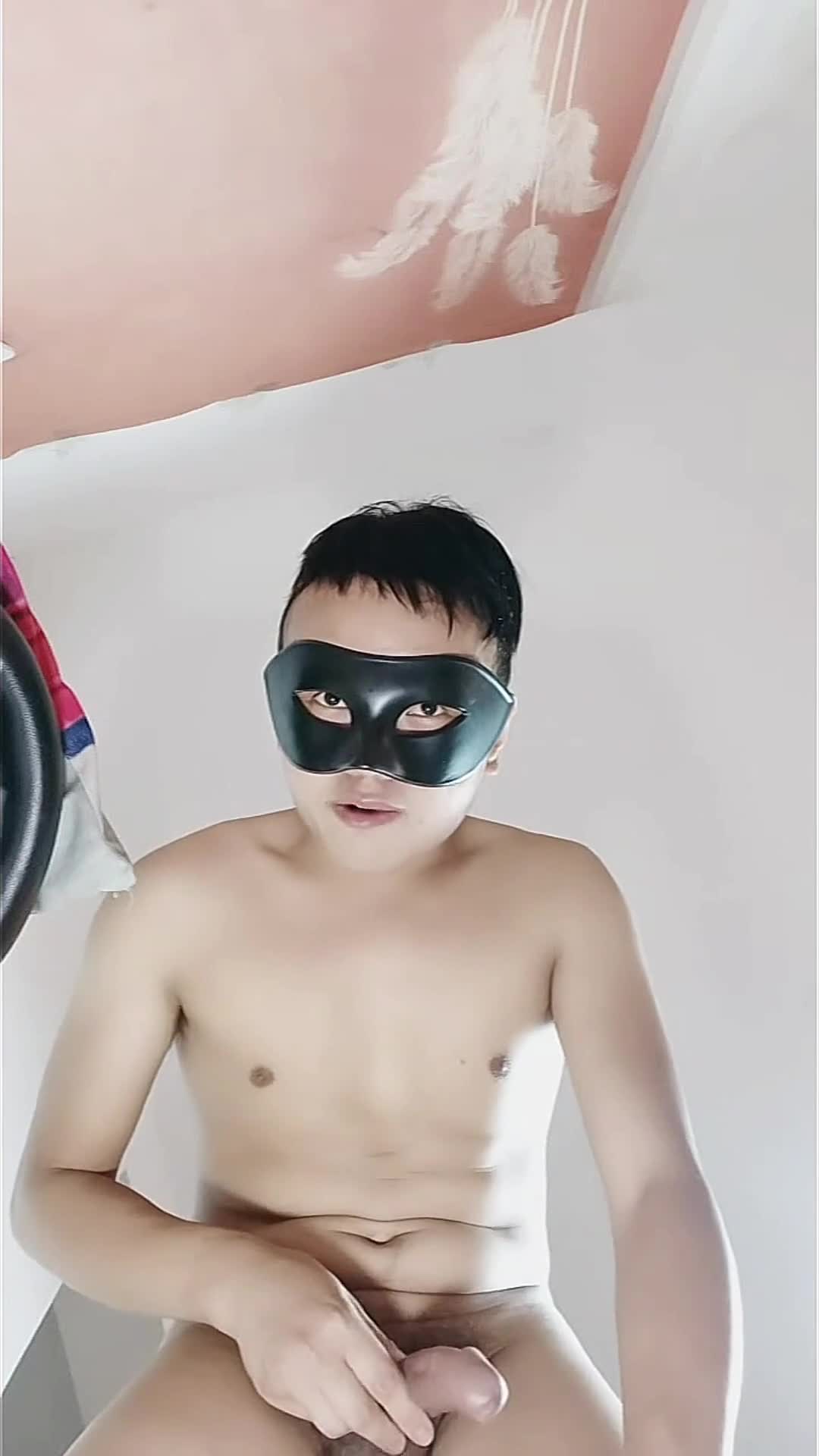 KU连体死亡美少妇【下篇】椅子上侧腿后入操逼掰腿打桩美穴，俯视角多姿势展现暴力美学点此查看更多