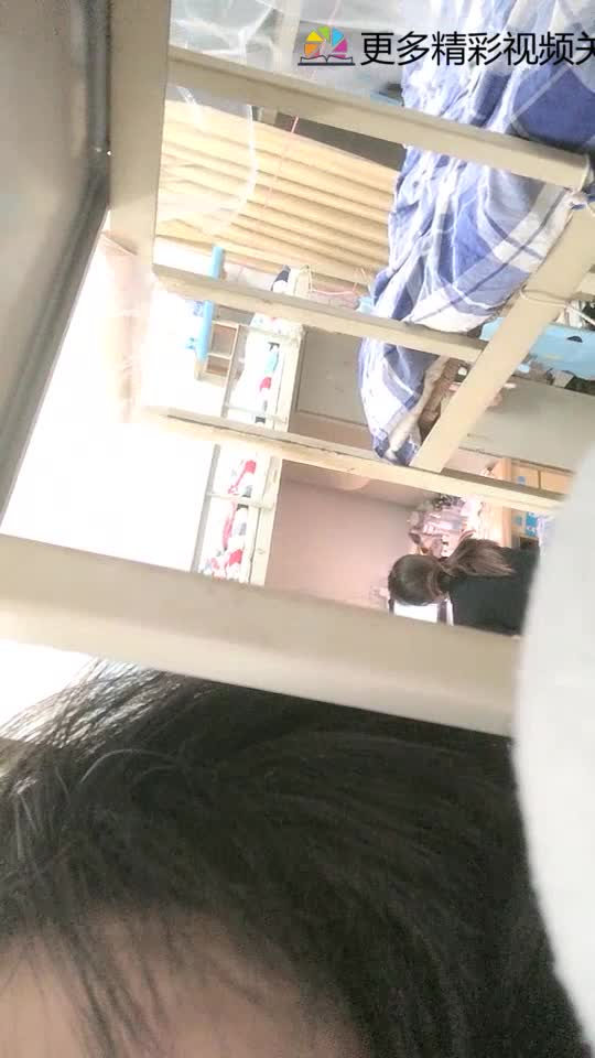 #女大学生 #宿舍 #黄播 #精选骚货大学女生寝室自拍️️️是有刷综艺，而她在抠逼