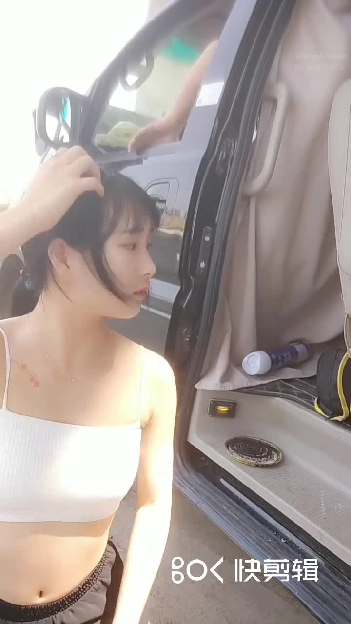 自拍福利高颜值妹子驾车户外口交 下车路边深喉口交最后口暴非常诱人 很是诱惑喜欢不要错过