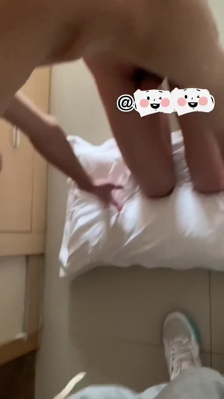 大屌1s摘套内射奶狗高中生点此查看更多
