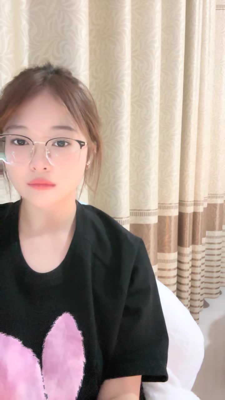 #直播 巨乳眼镜妹