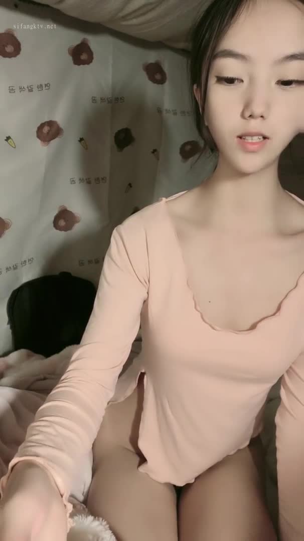 【#乌晚儿】高颜值网红女神 神仙颜值 好漂亮！温柔腼腆 深夜宿舍自慰