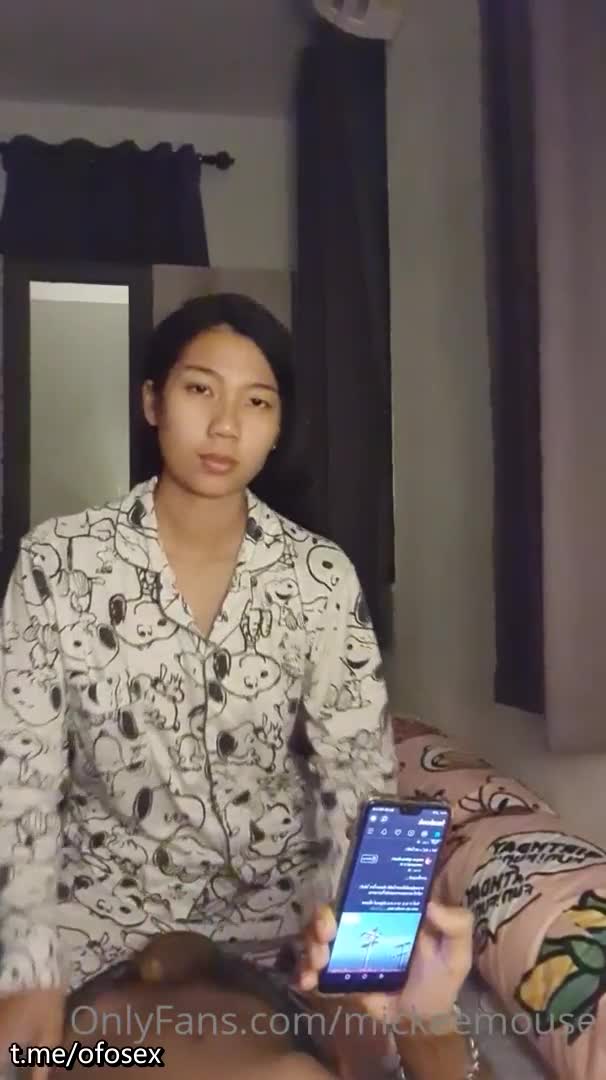 露脸才是王道！极品粉笔漂亮大学生【米老鼠】私拍第二季，被社会大屌花臂痞子男各种肏肛交好菜让猪拱点此查看更多