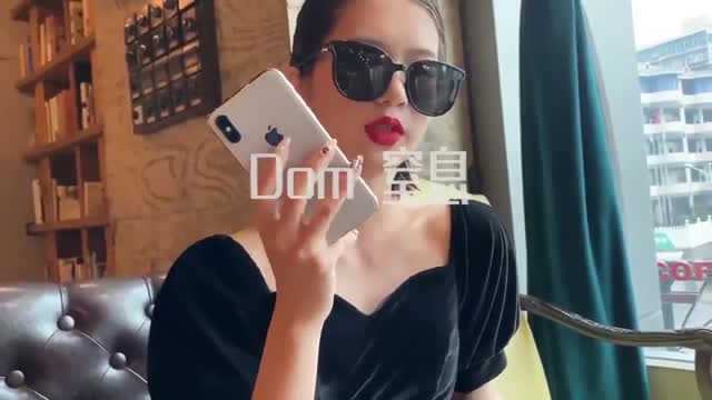 咖啡店女老闆反差婊， 在主人面前極度淫賤表演自慰插逼点此查看更多