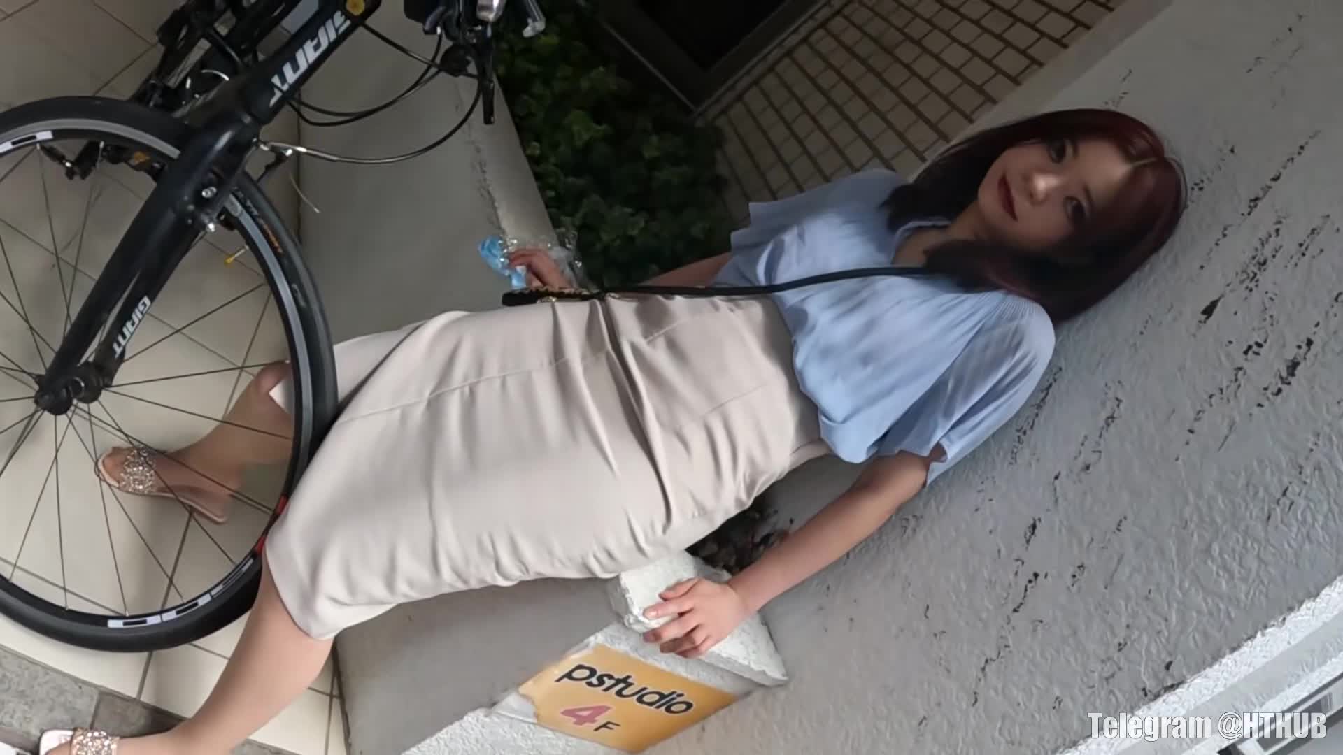 #户外 找了个妖艳美少妇撸了一发点此查看更多
