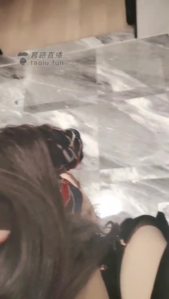 时安S 021 诱骗素人空乘小姐姐做狗12分钟