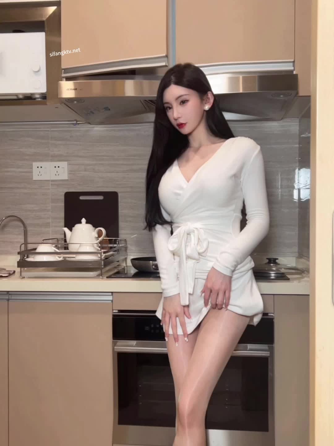 #周于希 颜值身材巅峰秀人网当红女神模特大胆私拍，人妻的做爱变化，肉丝无内露点拍摄点此查看更多