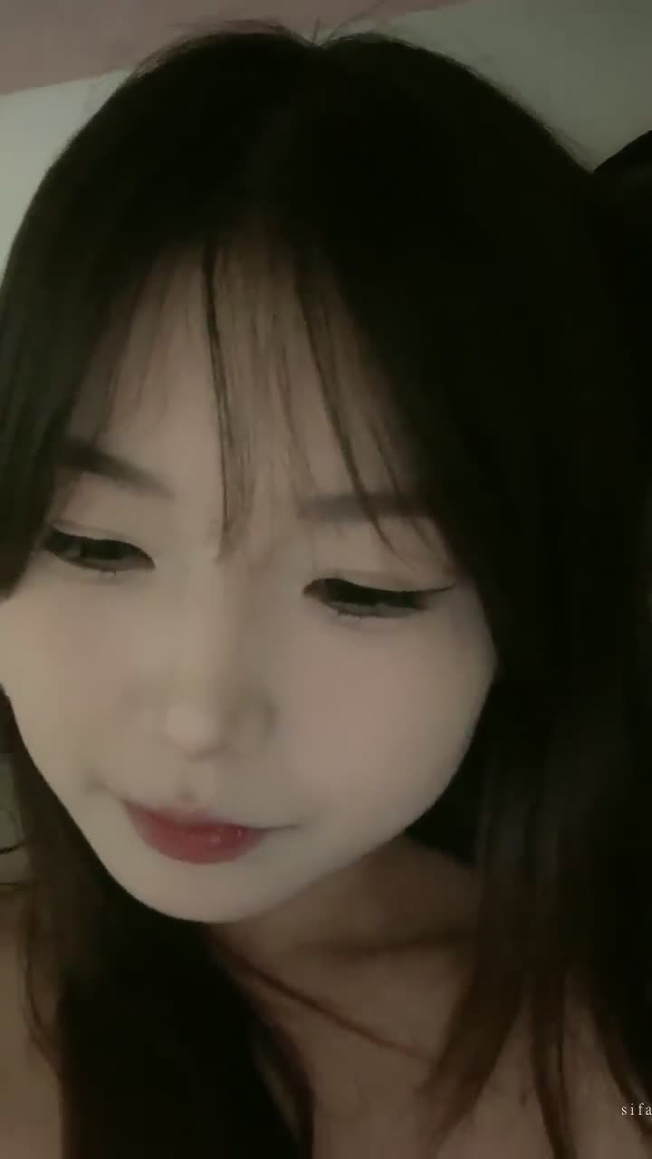 校花下海！正宗学生妹~ #粉嫩少女 ，扣穴自慰！狂撸，这个颜值一出，再次刷新了天花板的新高度