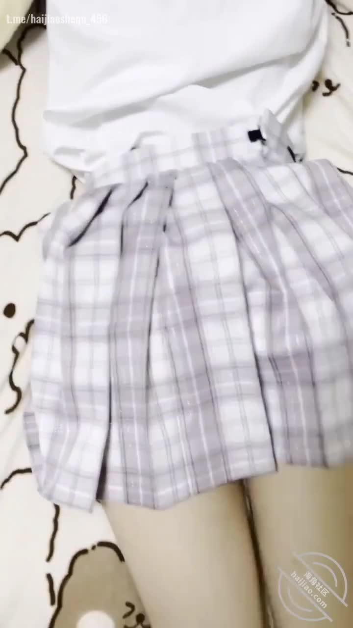 大晚上高中生女儿还躺在床上追剧不睡觉，惊心动魄过后没想到直接内射了亲女儿 2222网站网址 701031#海角_21559719看置顶免费进入福利频道可以看到完整版视频点此查看更多
