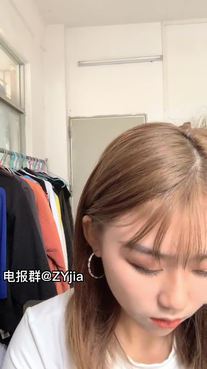 #小妲己 #嘉嘉不OK 高颜值台湾学生妹【嘉嘉不OK 】，宿舍难得大尺度诱惑，脱掉内裤自摸逼逼掰开特写，非常诱人2V已更至VIP群，进群看置顶速游VPN跑满千兆只做最快