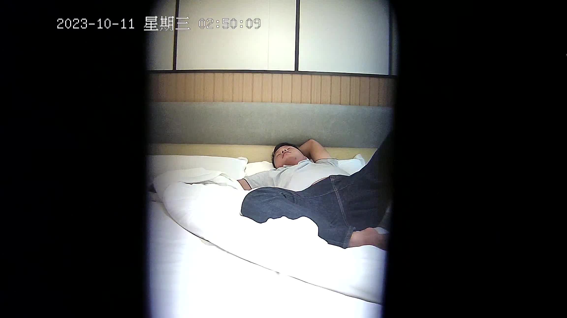 新流出酒店偷拍 高颜值气质小少妇 和情夫半夜开房不关灯就操穴点此查看更多