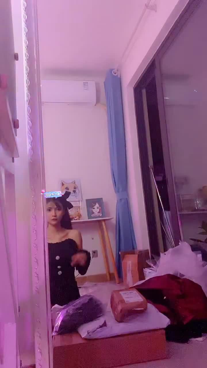 #福利姬（杂） 狗头萝莉  （全）截至10-31日 试衣服走光被封
