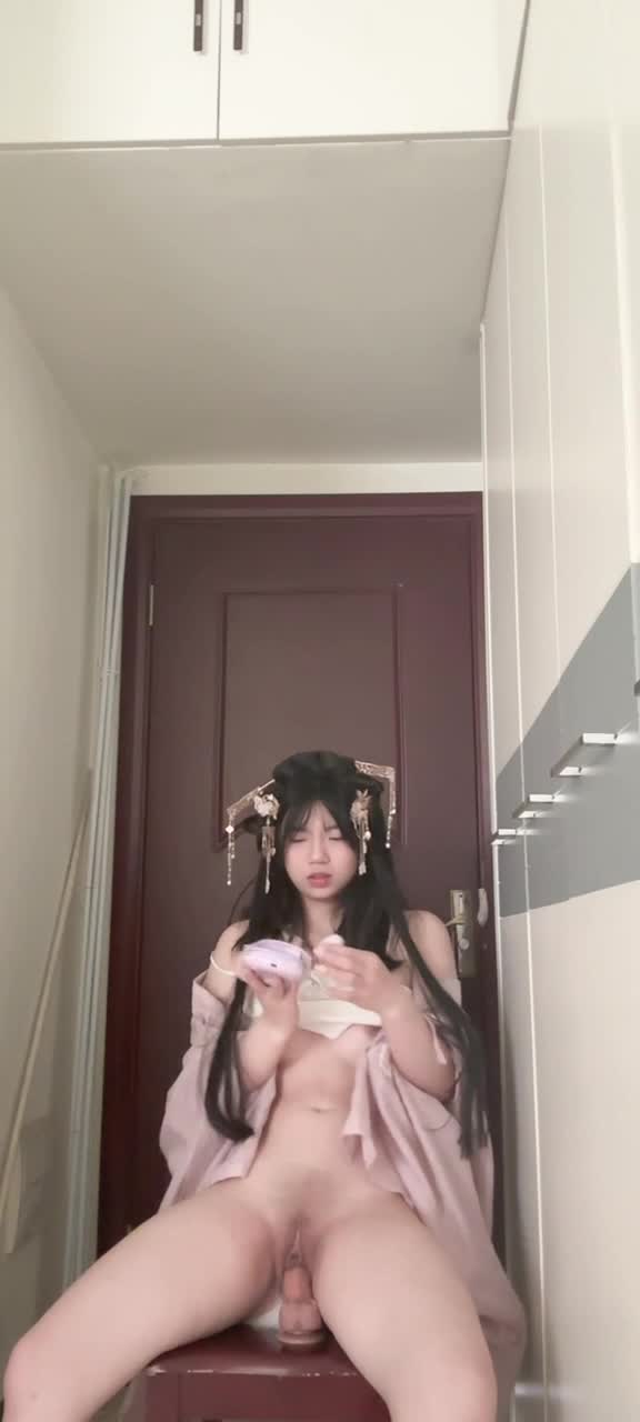 清纯小妹自慰，嫩逼可惜了#学生 #后入 #假JB #自慰 #萝莉