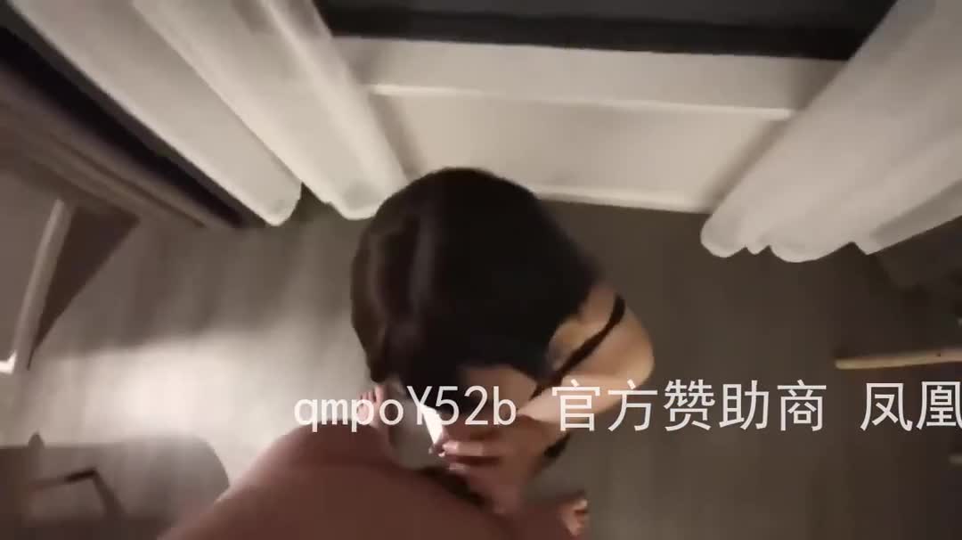 尿浴狗爬黑丝眼镜，堪称完美的调教