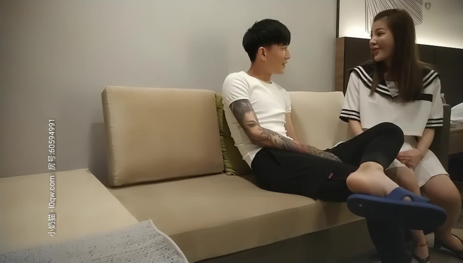 【探花精选】极品瑜伽小姐姐，网红脸魔鬼身材，黑丝情趣诱惑沙发啪啪，高清源码录制