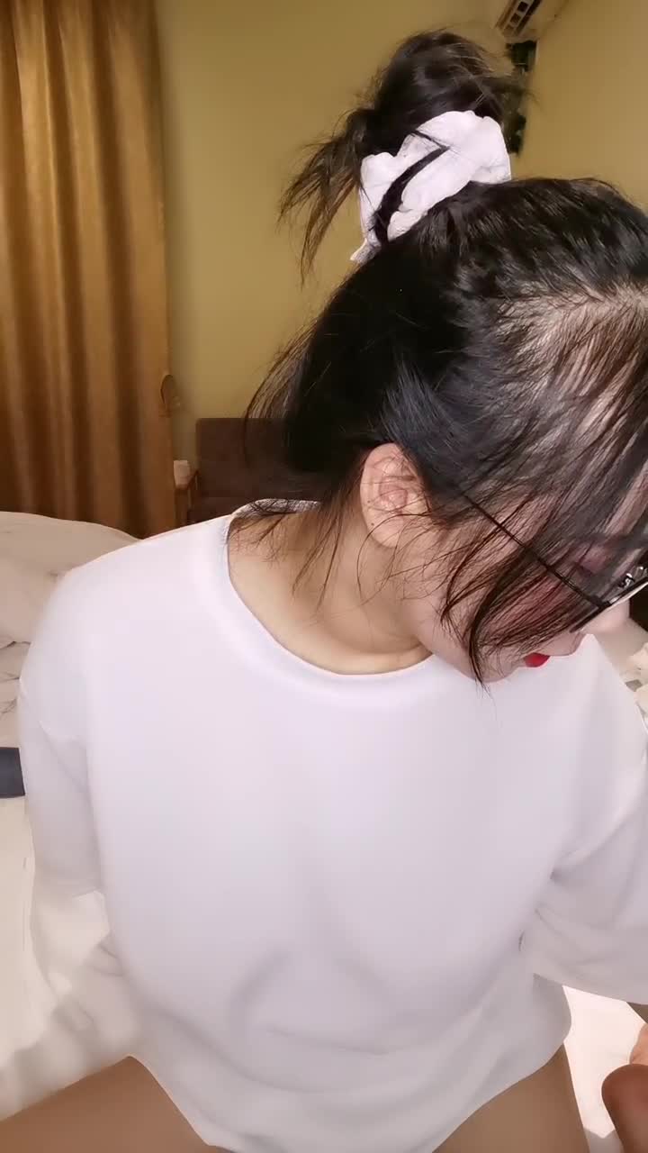 #直播 d奶眼镜小姐姐啪啪