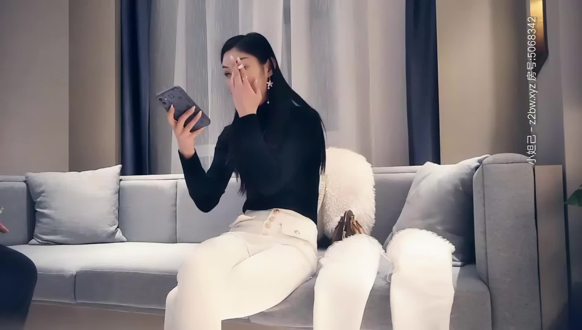 高价网约车模，女神貌美肤白大长腿，对着镜子后入搔首弄姿真是个小尤物#素人 #探花偷拍 #主播探花