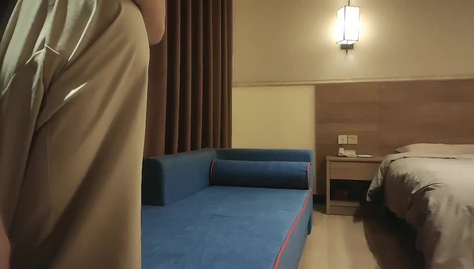 #探花 #小马寻花 非常淫骚肉肉身材少妇边揉奶子边用屁股摩擦张开双腿手指扣穴拉着手后入猛烈撞击