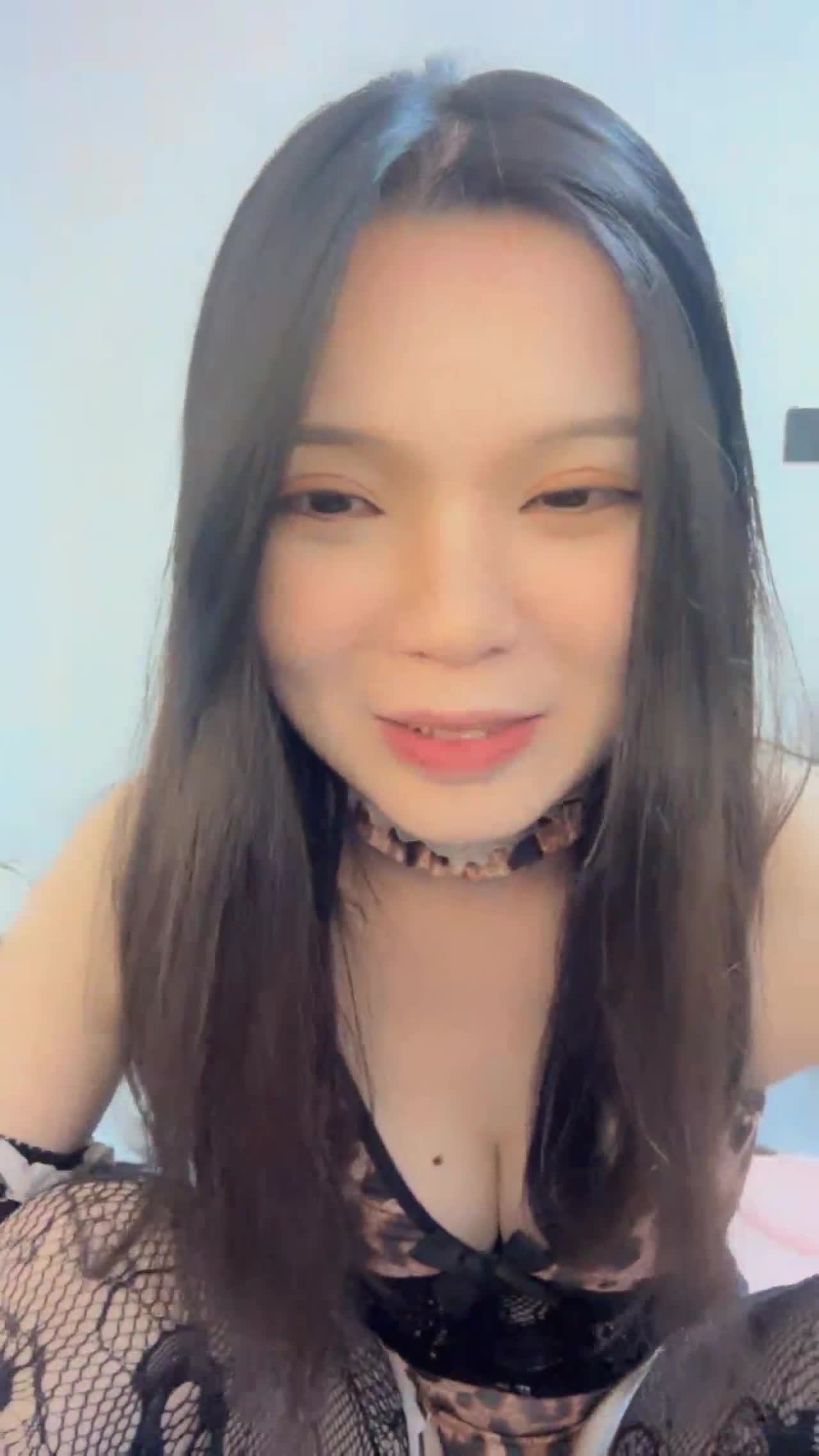 豹纹内衣甜美女神刚过大姨妈密码房极品白嫩美乳..