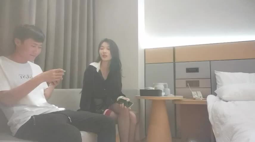168CM修长美腿高端外围美女，穿着高跟鞋，撩起包臀裙吸奶揉屁股 ，埋头舔屌互摸调情 #91探花 #御姐 #探花 #偷拍