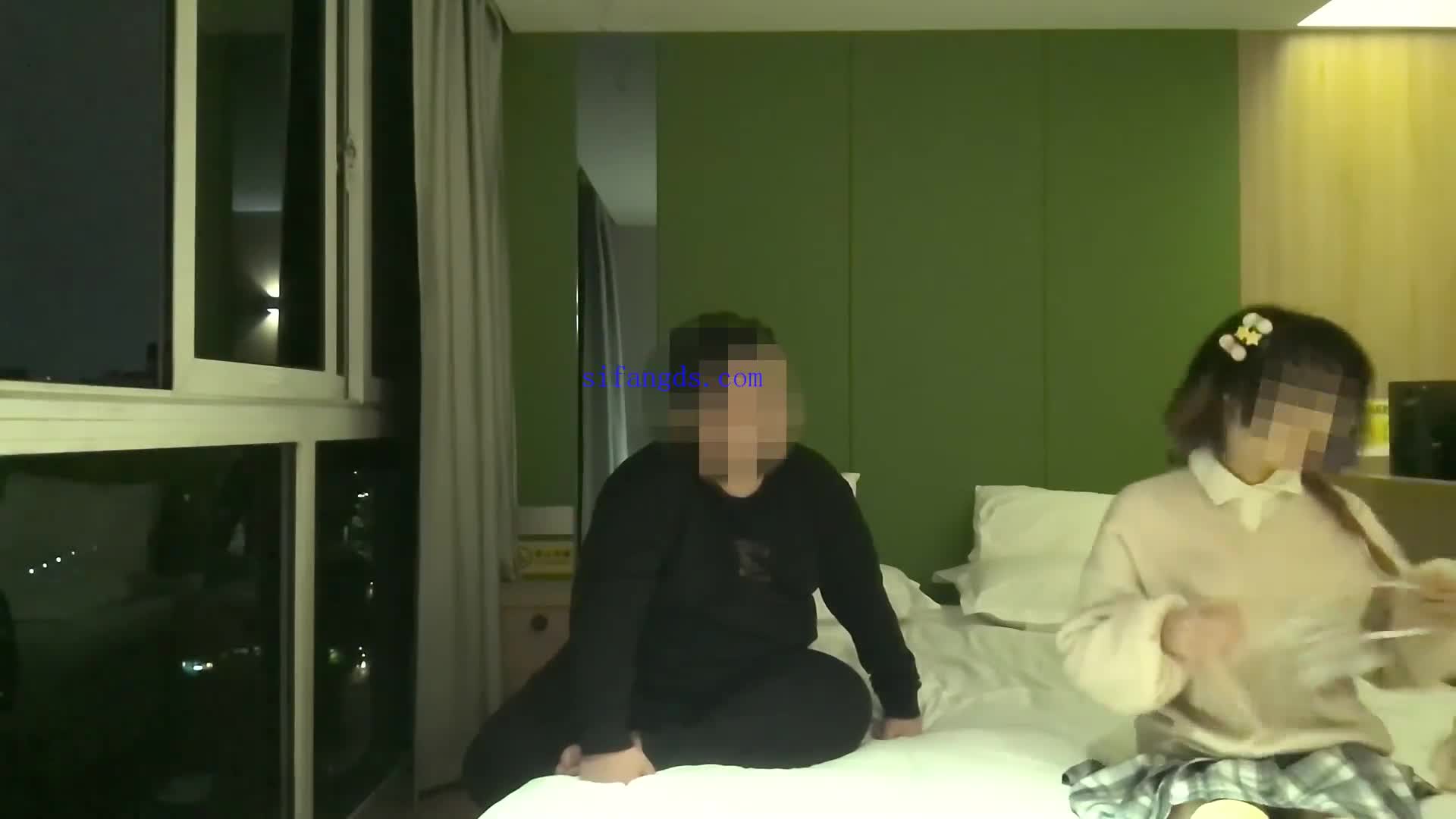 【#yukiko探花】十分可爱娇小的一个妹子，性格特别好，见面的第一眼就硬了，进去就感觉到紧的要命