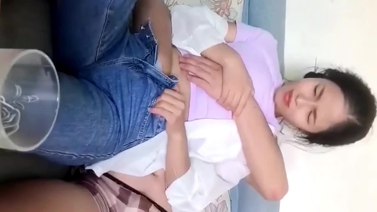 父母不在家和妹妹乱伦