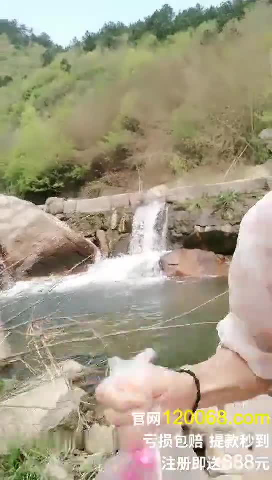 我的梦梦 不穿内裤野外小河边跳舞全网搜索