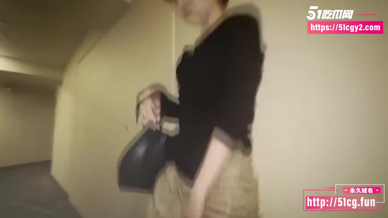极品高颜值清纯妹子性爱私拍流出 白虎馒头穴被疯狂抽插 后入口爆中出内射 操的妹子双腿发软！#反差婊 #内射 #中出 #黑料 #FC2