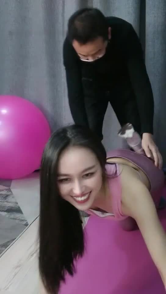 少妇练瑜伽勾引炮友穿上连体丝袜双人啪啪全网搜索