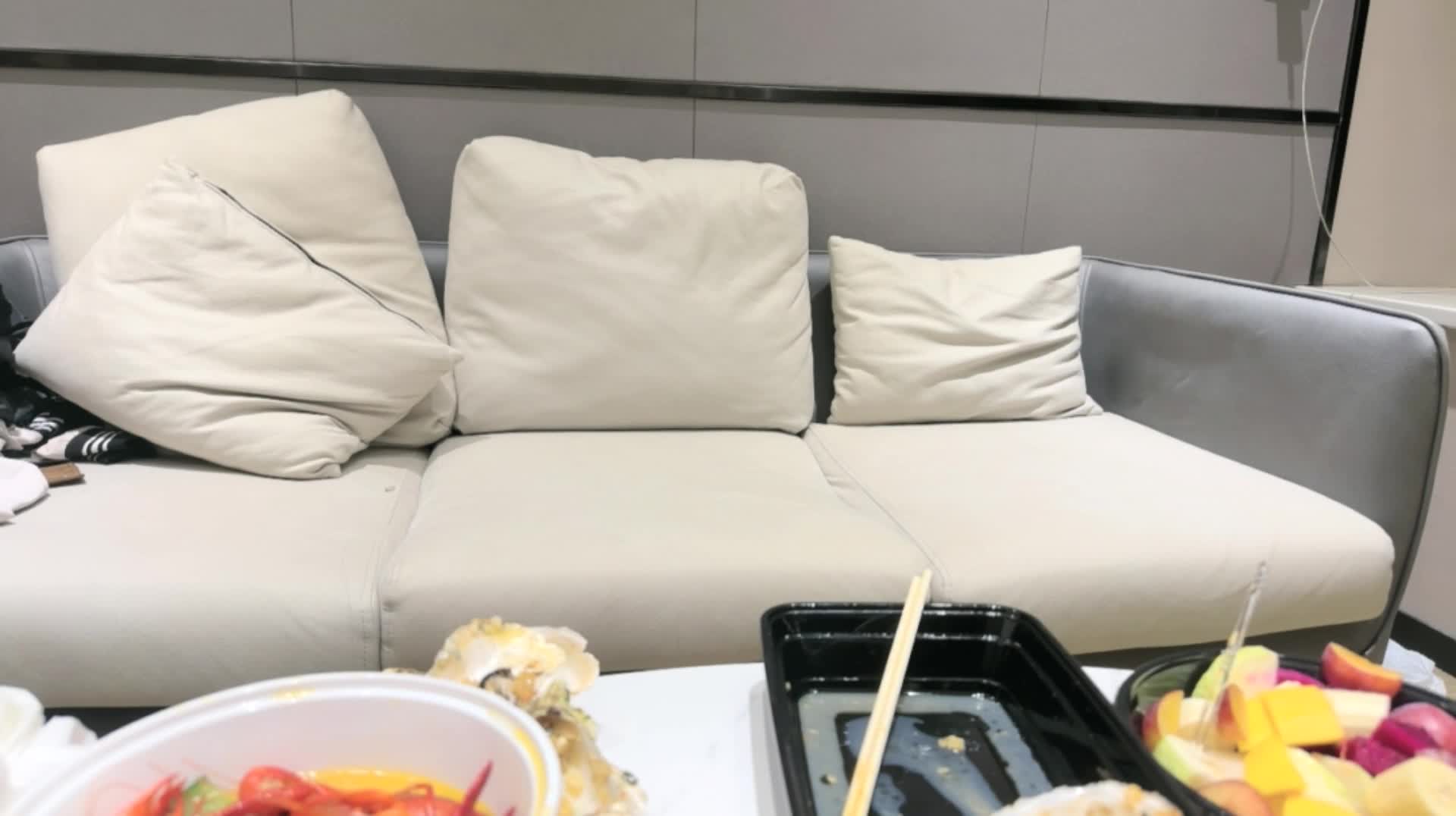 【#瘦子探花梦幻馆】良家新人酒店前台，肉感身材，吃饱喝足开操，扒掉丝袜一顿摸，双腿肩上扛暴插