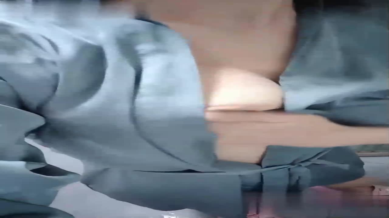 【母子乱伦】寂寞人妻妈妈脱下睡衣爬上儿子的床“乖儿子_妈妈还想要“全网搜索