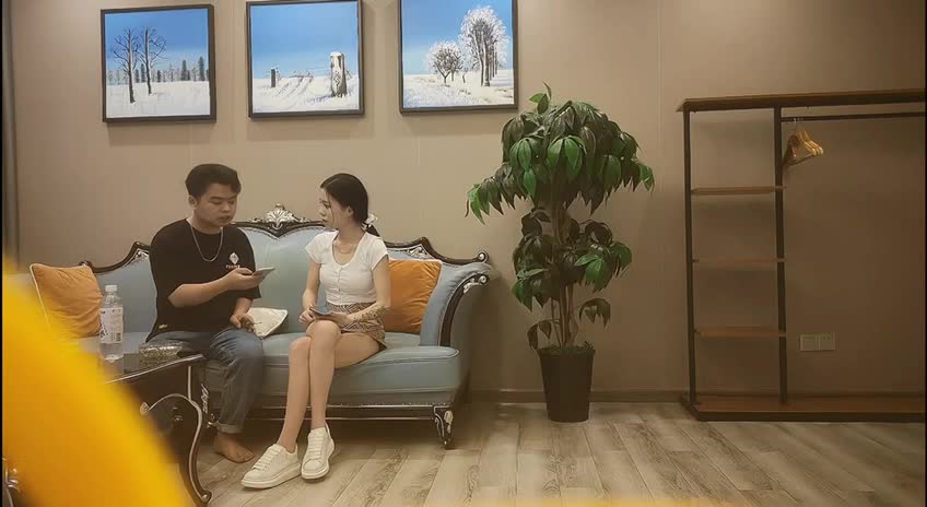 【我有一台拖拉机】顶级高端外围场，苗条00后女神，清纯初恋脸，小仙女在仙丹加持下到达高潮