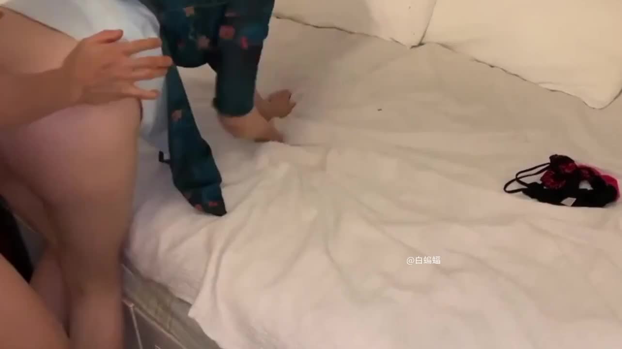 【偷情约炮】旗袍短靴人妻被强行推倒‘啊啊啊求你了不要内射啊’全网搜索