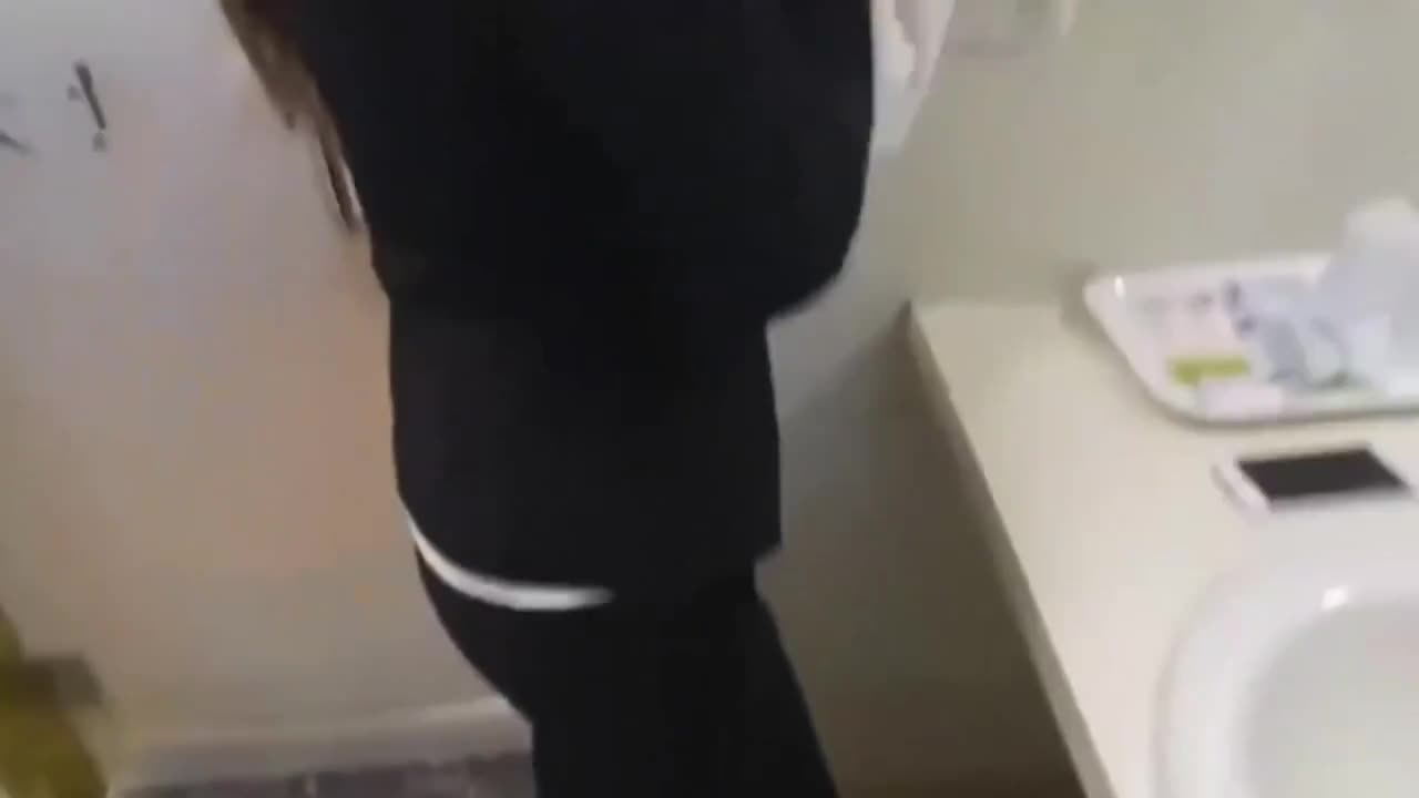 银行偷情门事件成都工商银行行长厕所潜规则偷情黑丝女下属在卫生爆操别人的黑丝老婆全网搜索