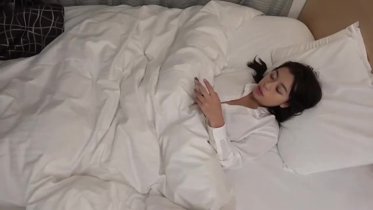 #自慰#道具#高潮极品御姐床上舒服自慰