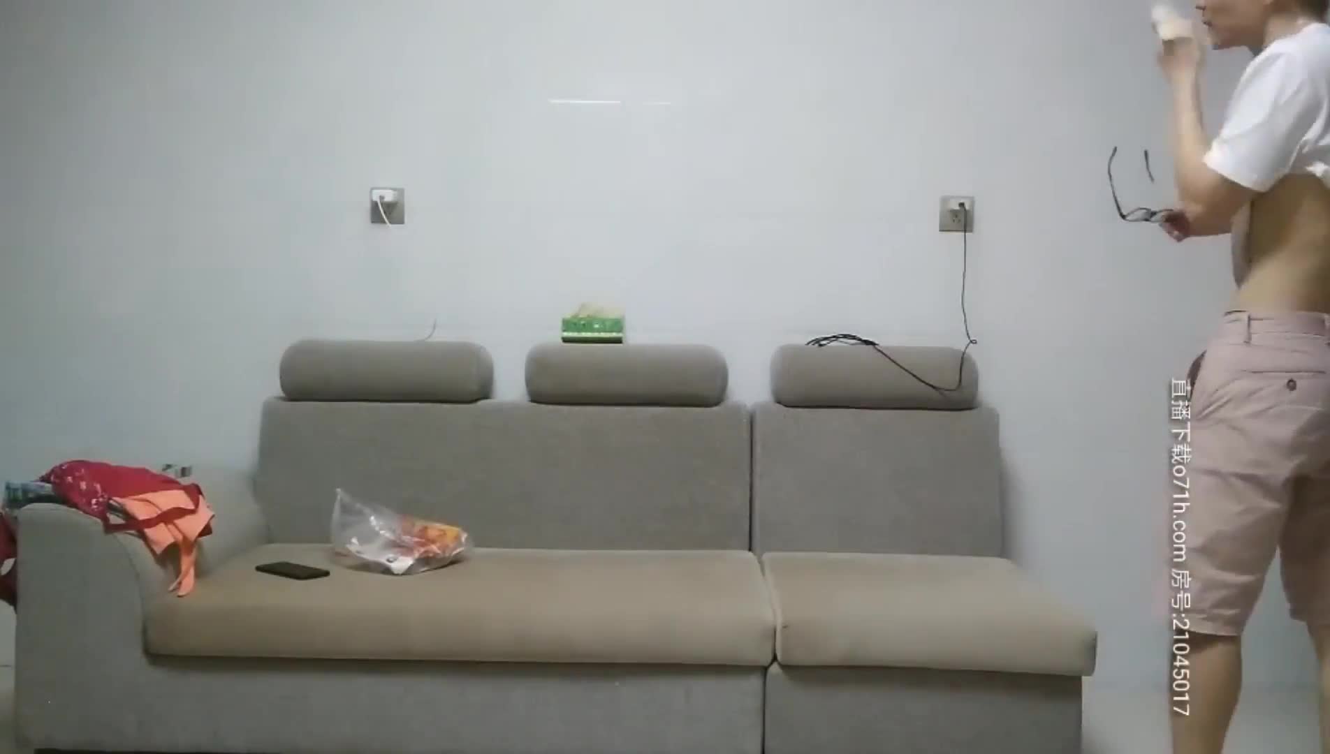 黑丝人妻，身材好一对好乳，抠摸舔插过足瘾，吃喝聊天干炮今夜不孤独