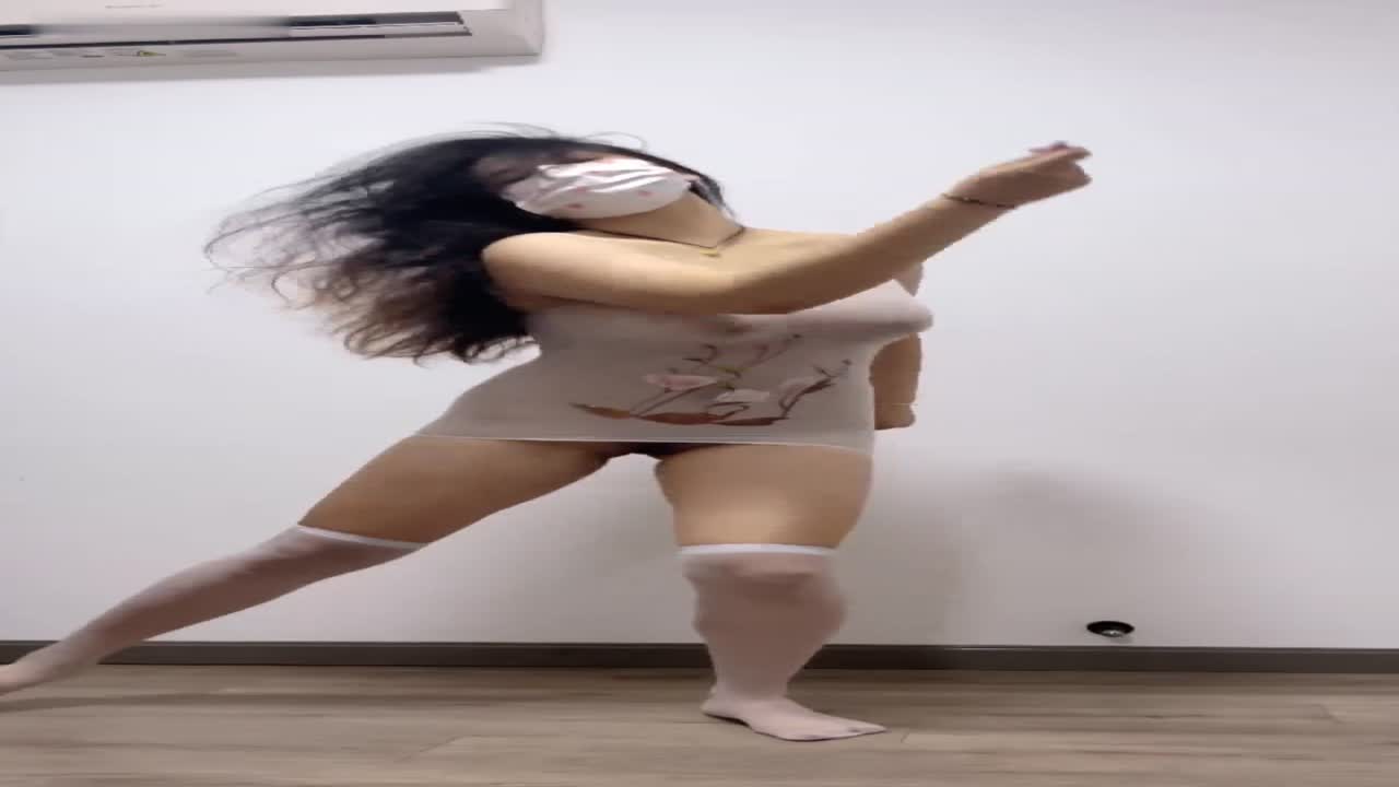 白皙圆润极品巨乳蜂腰肥臀网红小钢炮【万听】高价付费私拍裸舞紫薇别有一番滋味