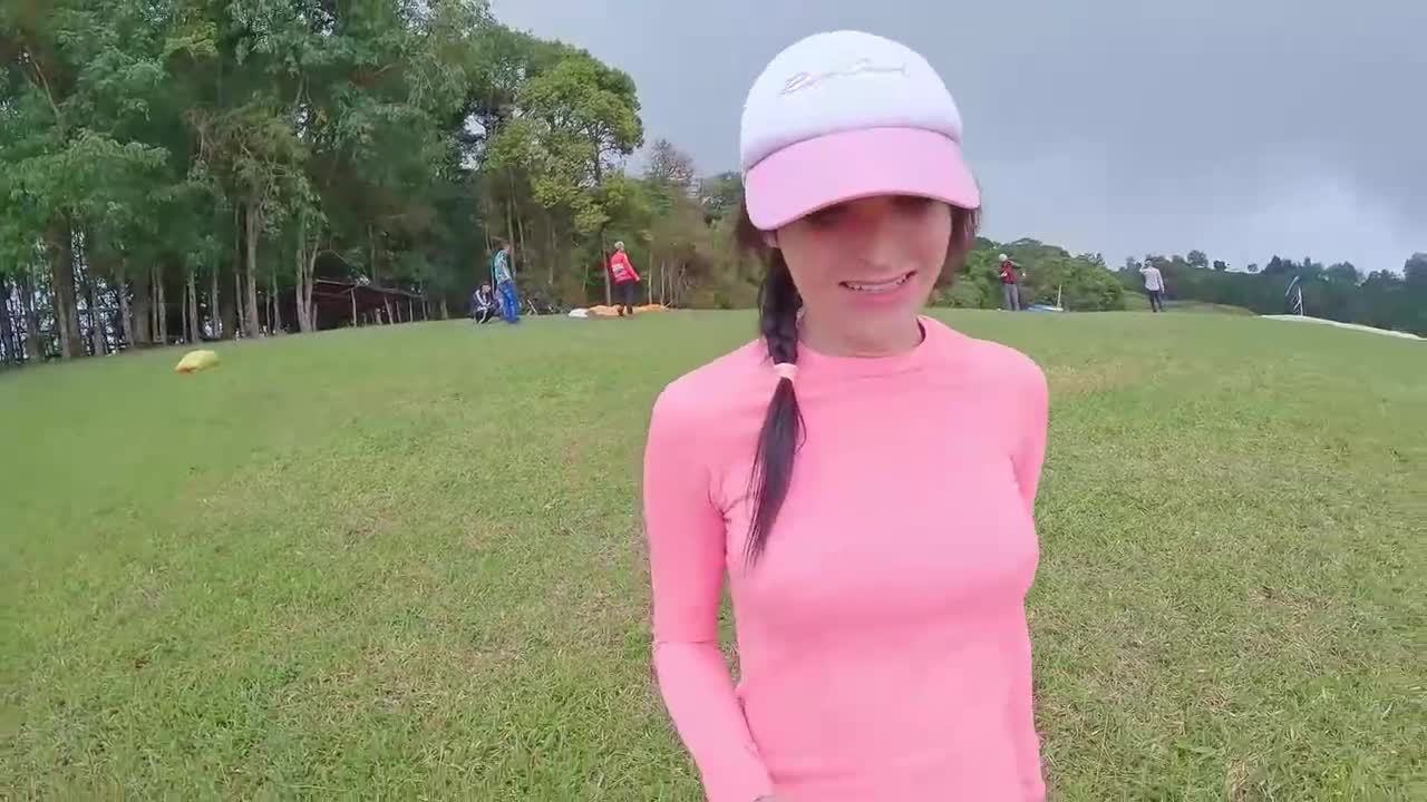 在海拔2200米的高空飞行伞时喷水全网搜索