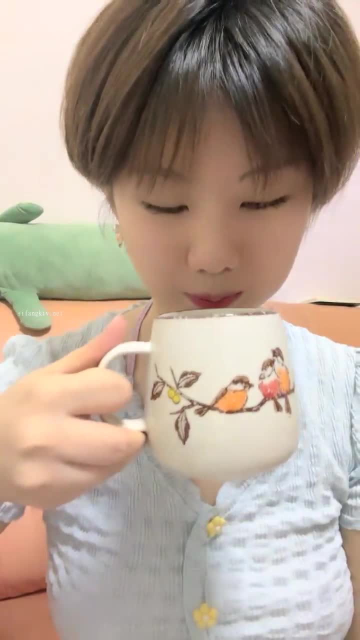 #小妲己 #少妇 #自慰 短发气质少妇挺有味道的身材还不错奶子很软稀疏的阴毛红红的逼少女易找少妇难寻