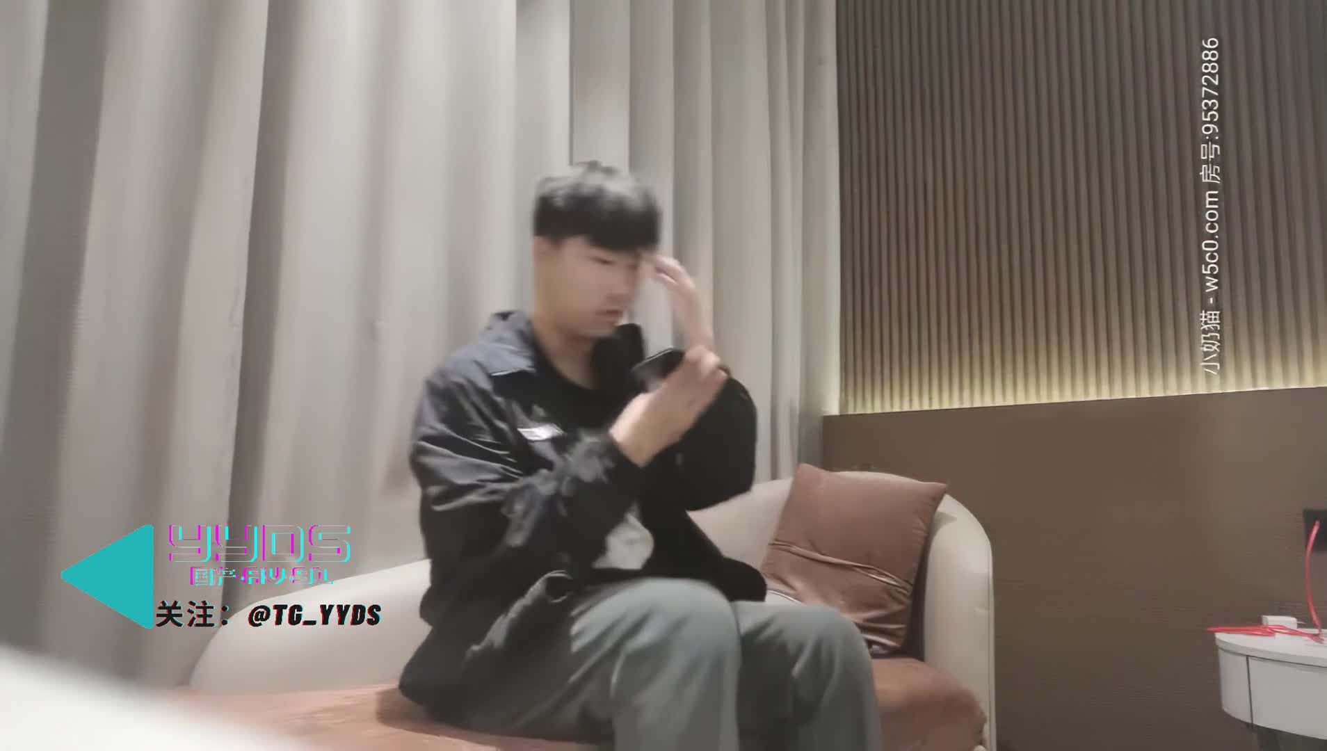 #小宝 可 爱 邻 家 美 女 乖 巧 温 柔 身 材 好 沙 发 调 情,床 上 激 战