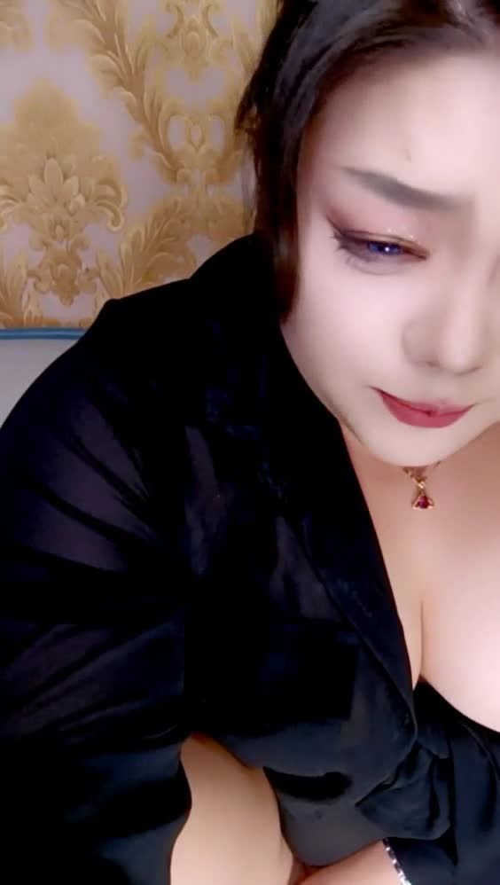坦克：小晓骚逼亚洲BBW坦克VIP群福利放漏资源#坦克 #巨臀 #国产坦克 #BBW #巨乳