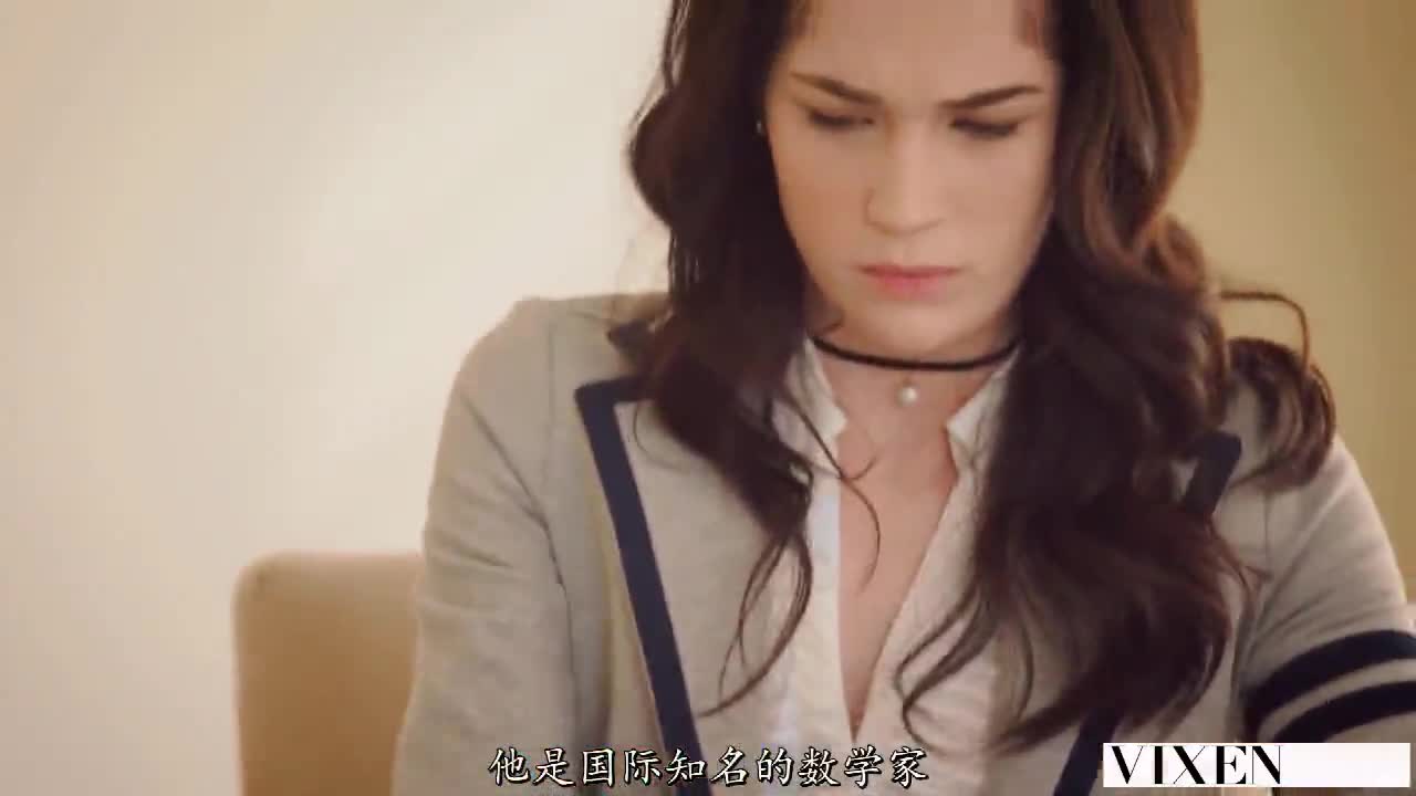 【欧美】中文字幕_苗条白嫩的小姐姐为了得到一个好机会，让导师享用自己娇嫩嫩的肉体_扑在上面满满进入舒爽啊