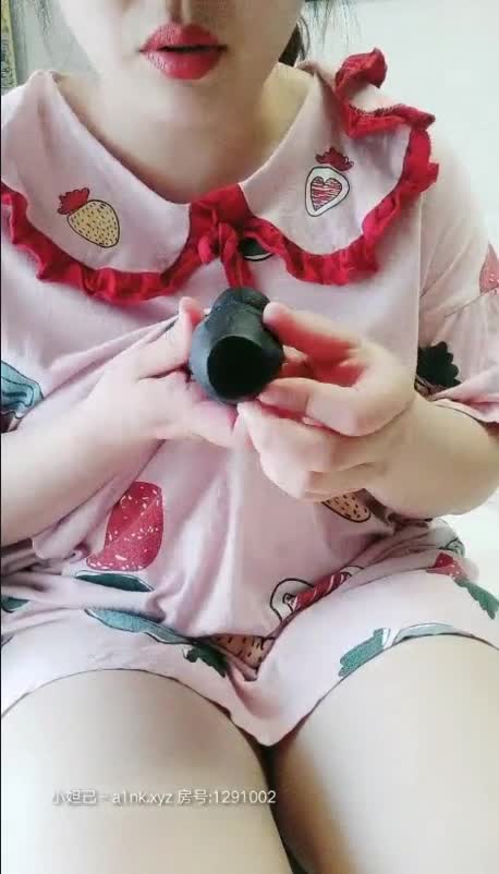 小奶猫：艳子  熟女亚洲BBW坦克VIP群福利放漏资源#坦克 #巨臀 #国产坦克 #BBW #巨乳 #熟女 #家庭主妇